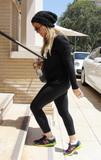 th_52873_HilaryDuff_OABeverlyHills_160811_014_122_109lo.jpg
