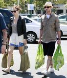 th_71872_Preppie_-_Jessica_Biel_shopping_at_Whole_Foods_in_Brentwood_-_July_4_2009_2251_122_1091lo.jpg