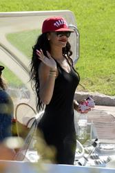 th_453662175_RihannaoutonholidaysinPortoCervo15.7.2012_40_122_177lo.jpg