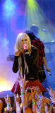 th_17527_avril_live011_122_353lo.jpg