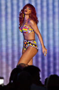 th_630439225_Rihanna_ChastainParkAmphitheater_J0001_014_122_366lo.jpg