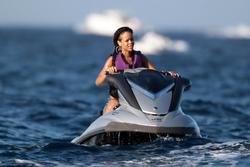 th_296633787_RihannajetskiinginSaintTropez21.7.2012_15_122_412lo.jpg