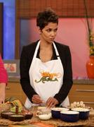 th_61827_HalleBerryVariousCandids201334_122_46lo.jpg