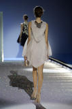 th_64720_Hussein_Chalayan_Paris_Fashion_Show_097_123_487lo.jpg