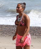 th_17323_KUGELSCHREIBER_Christina_Milian_hangs_out_on_the_beach_with_friends143_122_553lo.jpg