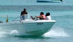 th_220808130_RihannaenjoysafunridewithfriendsonaboatinBarbados_46_122_558lo.jpg