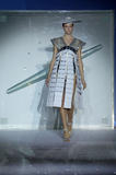 th_66038_Hussein_Chalayan_Paris_Fashion_Show_126_123_582lo.jpg